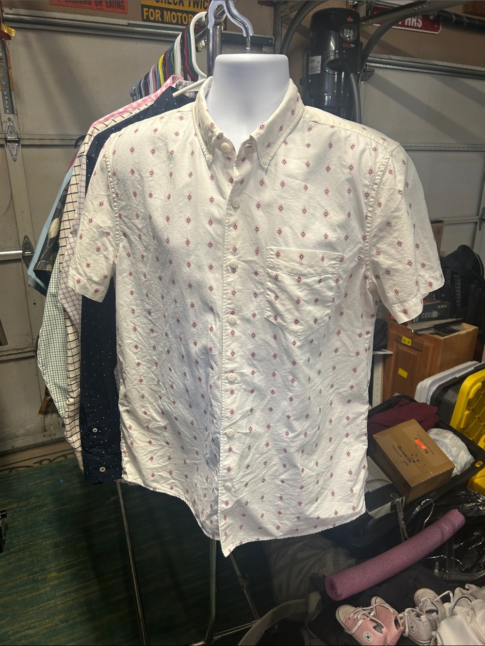 American Eagle Outfitters White Short-Sleeve Button-Down with Red Microprint